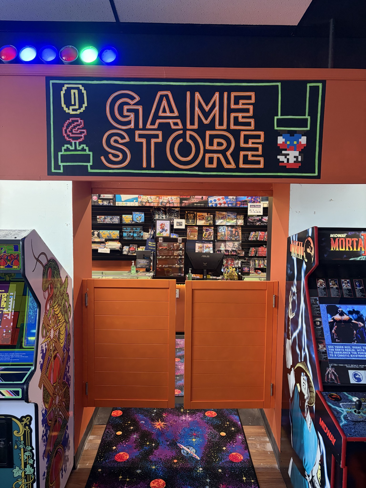 Entrance between Planet Retro Video Games and Retroware Arcade